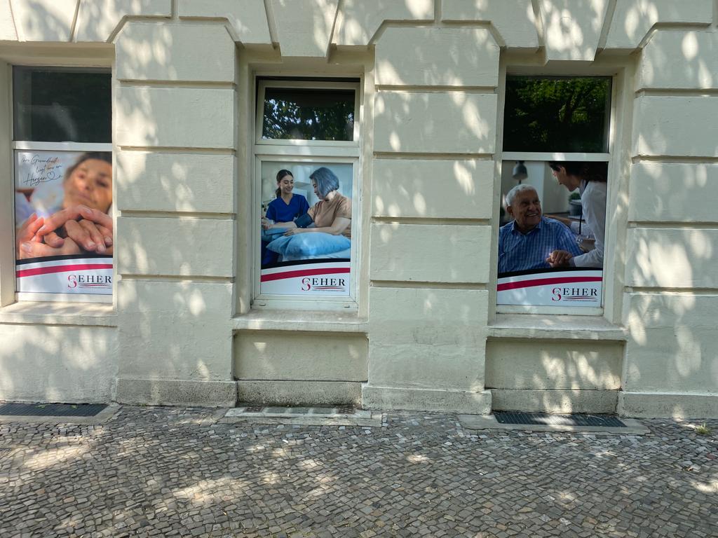 Fensterfolierung für Seher Pflegedienst in Berlin.